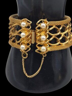 Vintage 1960s Unsigned High End Gold Mesh 1" Cuff Bracelet Faux Pearl Size 7